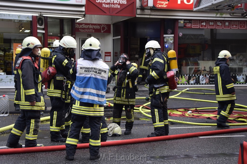 Feuer 2 Koeln Nippes Neusserstr P126.JPG - Miklos Laubert